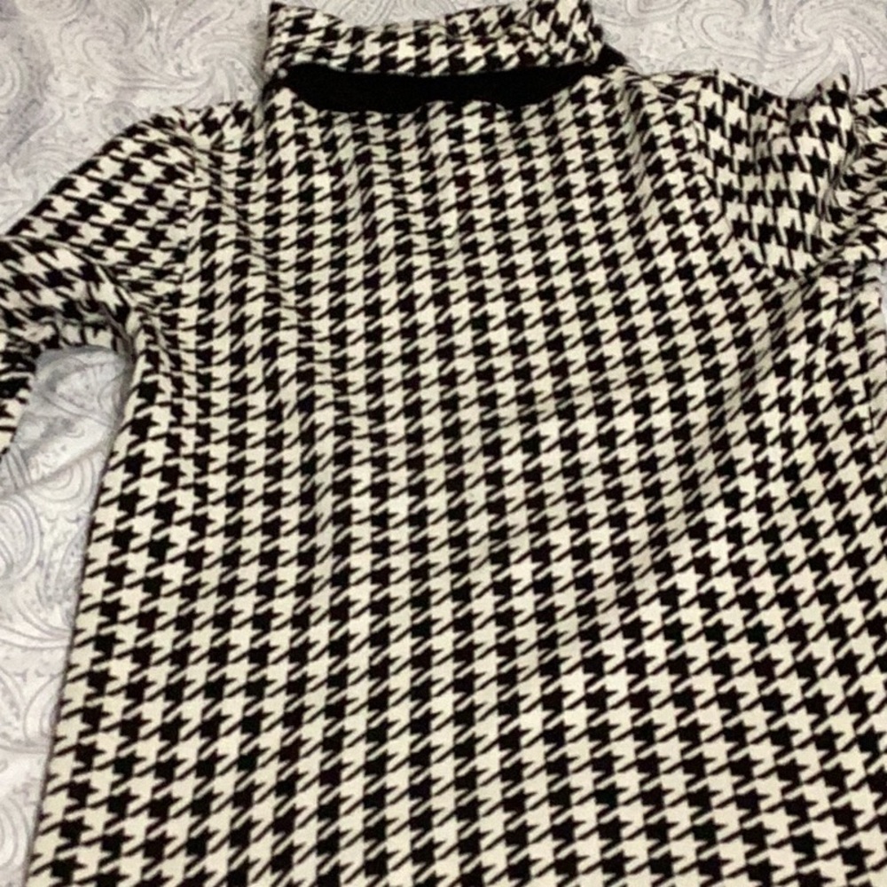 TALBOTS:: Black and White Talbots Houndstooth Sweater.